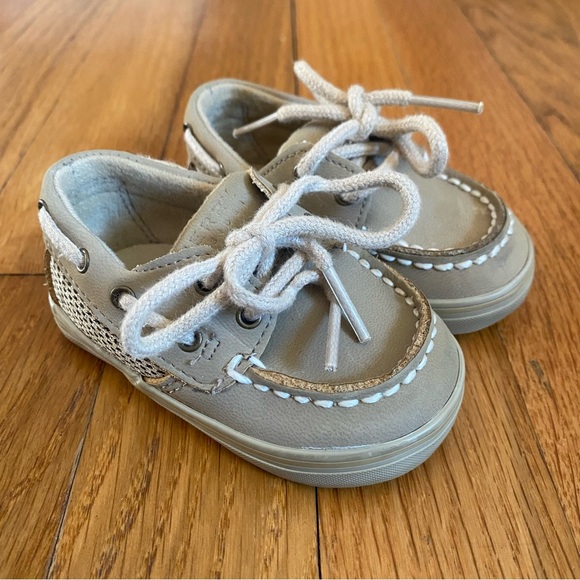 Baby Sperry’s Size 2 - Picture 1 of 5